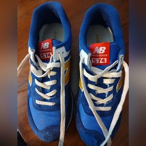 New balance size  9.5 blue with gold
